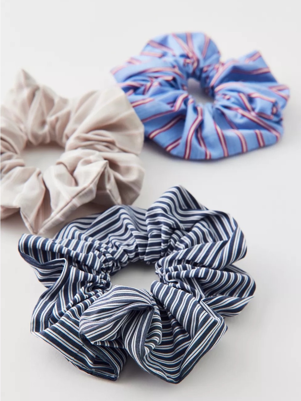 NWT Urban Outfitters Stripe Scrunchie Set